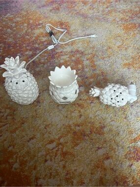 Scentsy White Ceramic Pineapple Warmer Set